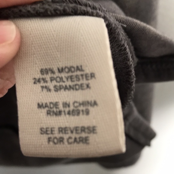 MUDD LIGHTWEIGHT SWEATSHIRT SIZE SMALL PRETTY GREY WITH SUBTLE CREAM BACKSPLASH - Picture 6 of 6